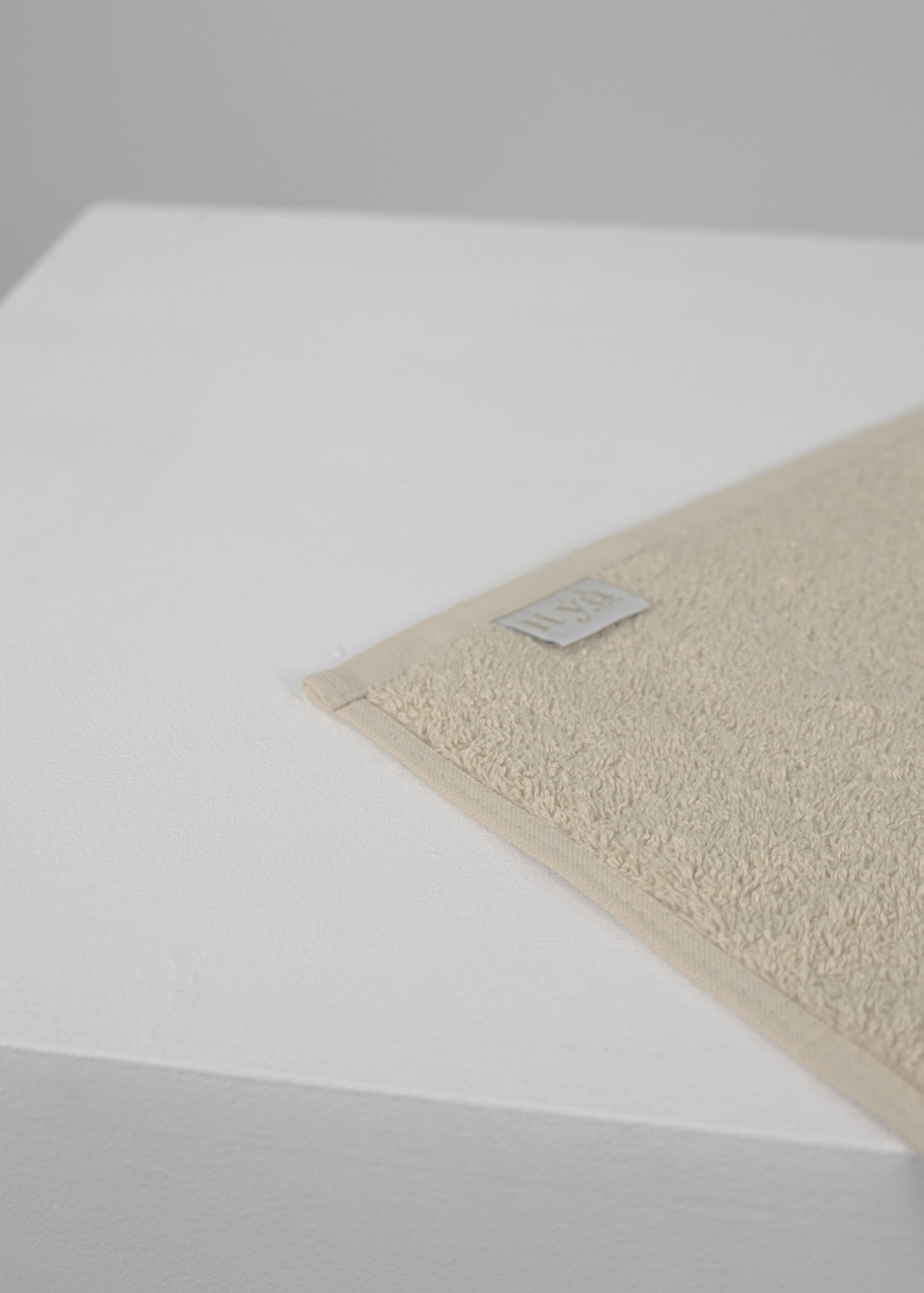 JIYA Plush Badetuch 76x152cm Sanddüne Beige 700gsm – Bild 3